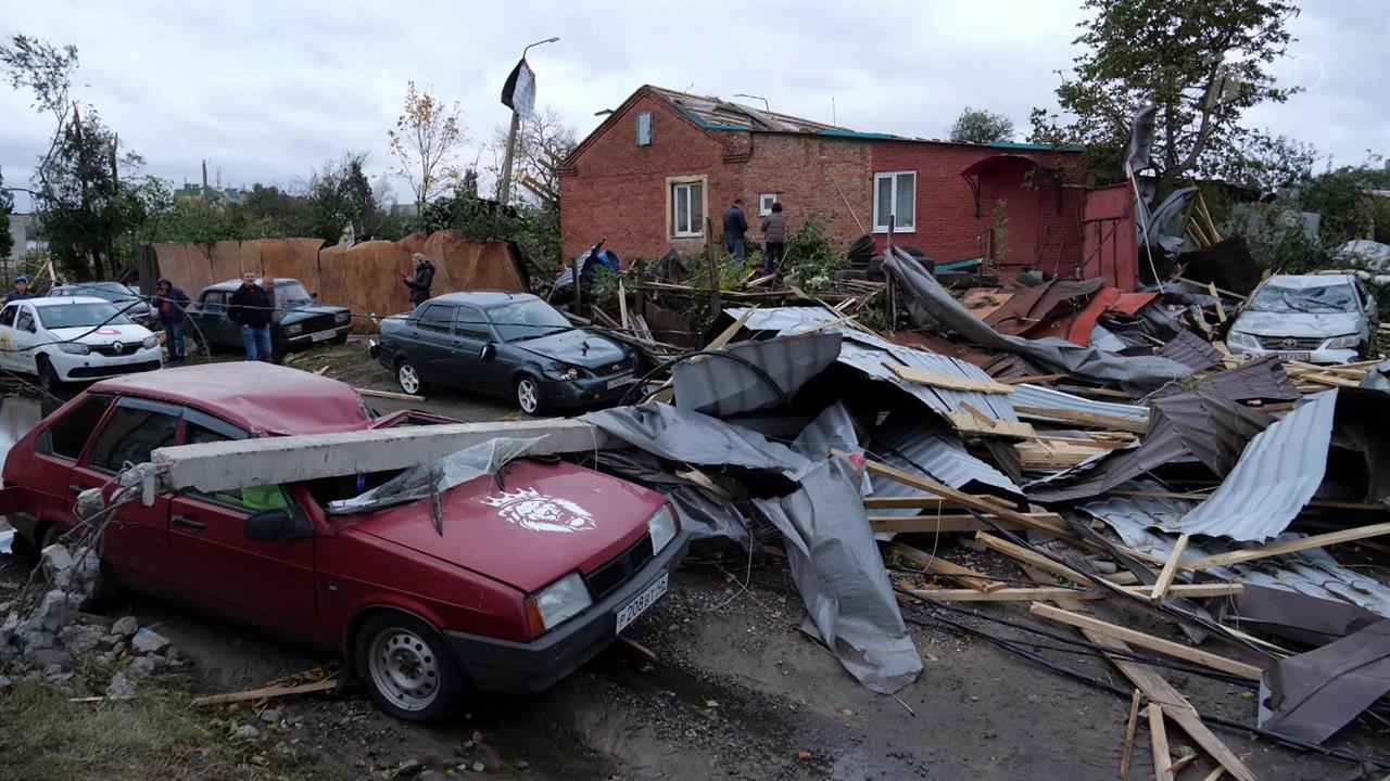 В Курской области устраняют последствия мощного урагана