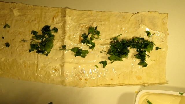 Лаваш с сыром и зеленью с колбасой. Закуска из лаваша на сковороде. смотреть онлайн