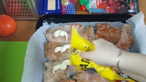 Сочные отбивные из куриного филе с помидором и сыром в духовке #кулинария
