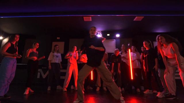 Нина Ромашова //  Girly Hip-hop