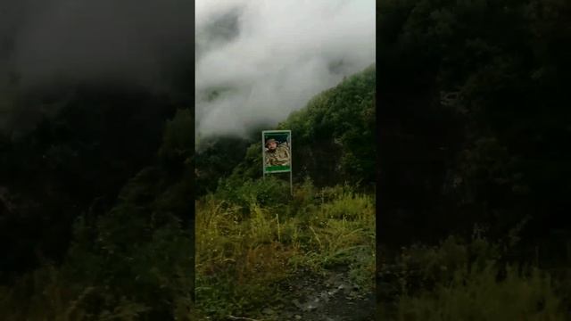 Дорога в пасмурный день в Дагбаш (одно из достопримечательных мест Дагестана)