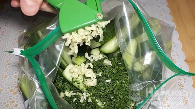 Малосольные огурцы в пакете