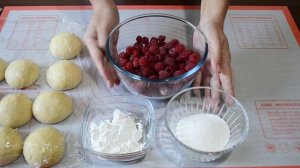 Сдобные треугольники с малиной. Выпечка с ягодами | Sweet triangles with raspberries.