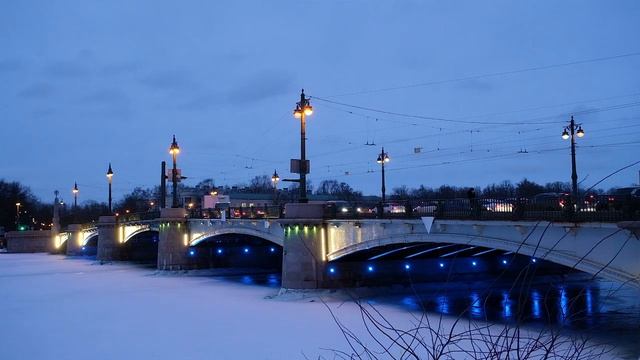Включение освещения на Каменноостровском мосту