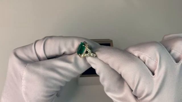 Кольцо женское с крупным изумрудом и бриллиантами смотреть онлайн