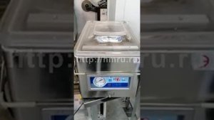 Укупорка банок с крышкой твист-офф на вакуумном упаковщике Hualian Machinery