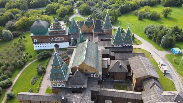 Дворец царя Алексея Михайловича в Коломенском | Видео с дрона смотреть онлайн