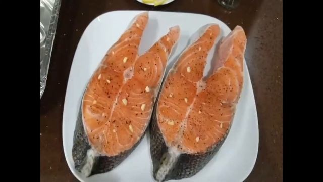 Очень вкусные рыбные стейки из СЕМГИ . смотреть онлайн