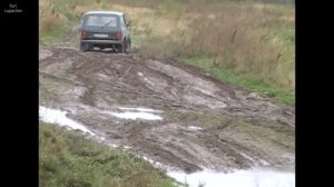 Нива 21213 по глине на резине кама флэйм 2.  Lada Niva in the mud 2.