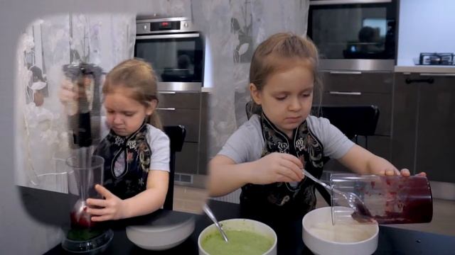 Печем разноцветные блины! Готовят дети. смотреть онлайн