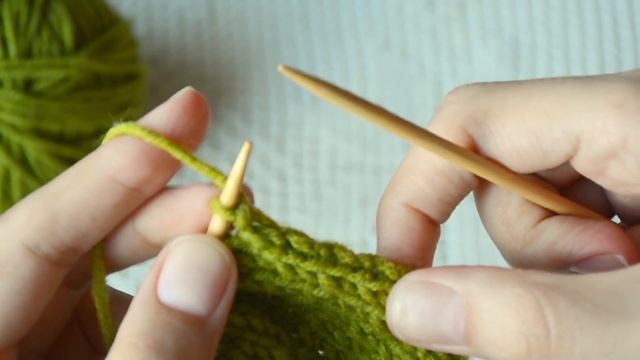 КАК ВЯЗАТЬ КРОМОЧНЫЕ ДЛЯ КРАЯ КОСИЧКОЙ И ДЛЯ УЗЕЛКОВОГО КРАЯ. Уроки вязания || НАЧНИ ВЯЗАТЬ!