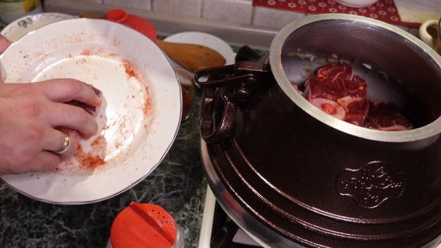 ? ГОВЯДИНА в КАЗАНЕ ? Томленая в собственном соку с овощами и вином ? ОЛЕГ ВЕЛ Про Еду ? eng sub