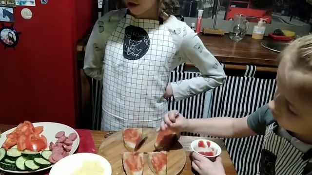 Готовим горячие бутерброды. Детский кулинарный канал.