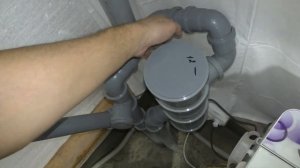 Вентиляция подполья и самодельный унитаз из канализационных труб.//underground ventilation