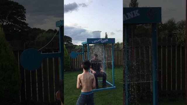 Splash Tank Test смотреть онлайн