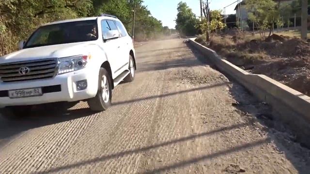 Укладка бордюров для пешеходных тротуаров и готовность к укладке нового асфальта - Гвардейское Кры смотреть онлайн