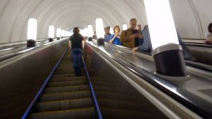 Москва 103 станция метро Фрунзенская лето день