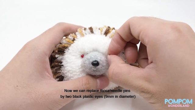 DIY Tutorial - How to Make a Pompom Hedgehog - 動物ぽんぽん - Hướng dẫn làm pompom nhím смотреть онлайн