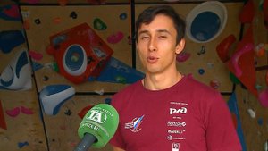 Прославленный тюменец Станислав Кокорин организовал скалодром... в гараже!