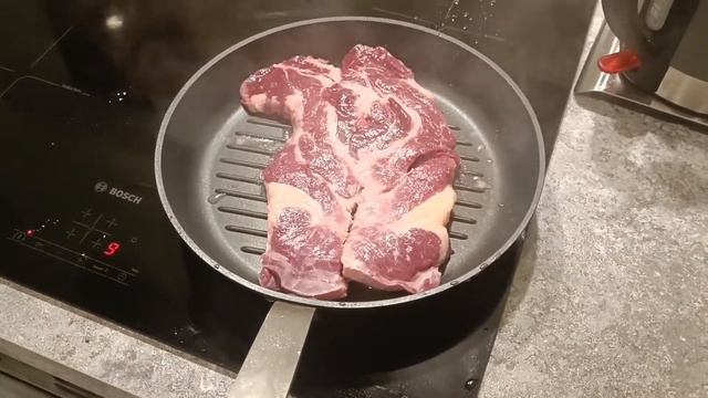 Стейк с вишневым соусом смотреть онлайн