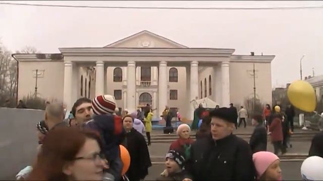 Соликамск (Боровск) встречает Первомай 2014 г. (7 ч.) смотреть онлайн