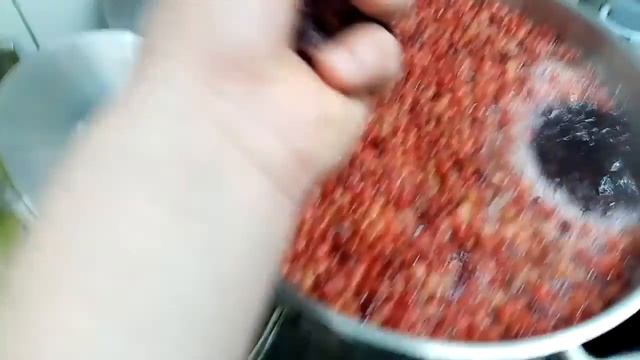Варим брусничный морс.