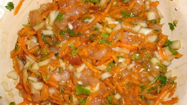 Цветная капуста с яйцом и помидорами
