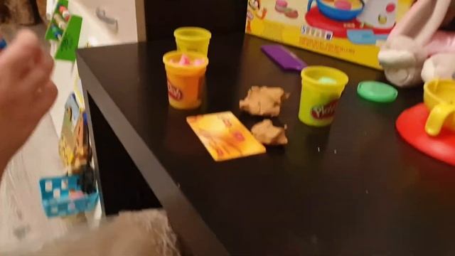 PLay doh - подарок - лепим из пластилина смотреть онлайн
