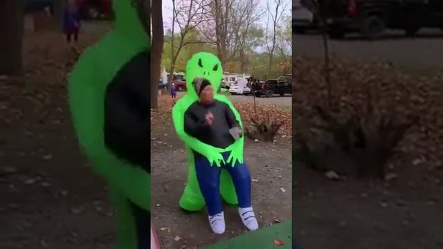 Git up Challenge ! Green Blow up Alien n Tammy Carolus at Lazy Dayz Campground goes viral on FB! смотреть онлайн