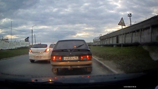 Судья Алексейцева на встречке у переезда ул Альпинистов