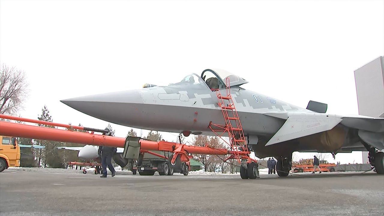 Первый истребитель Су-57 передали в состав ВКС РФ