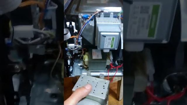 Микроволновая печь Samsung, работает но не греет