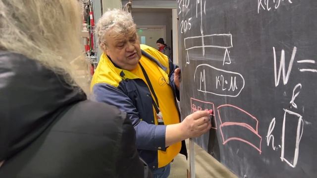 Посетили Турнир Кровельщиков УНИКМА 2023. Андрей Федоров ломает балку на МЗП смотреть онлайн