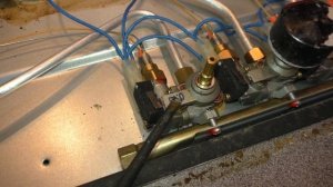 Электроподжиг газовой плиты не работает поэтому не зажигается конфорка от пьезо, на примере Ханса