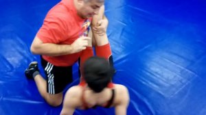 Проход в ногу (боковой) с колен и со стойки.