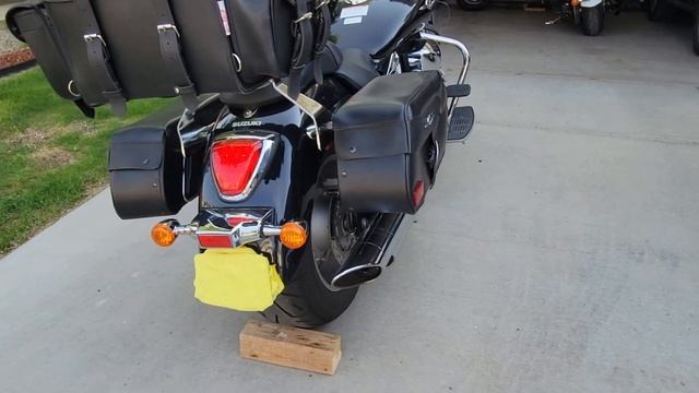 Suzuki Boulevard C109RT Stock Exhaust and Walkaround смотреть онлайн