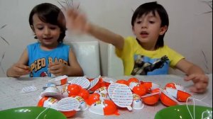 Киндер Joy Челлендж 50 яиц кто больше соберёт игрушек Kinder Joy Eggs Challenge with toys