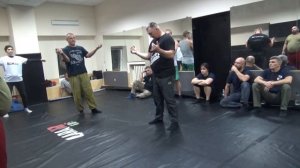 Как освободиться от ПОЛИЦЕЙСКОГО ЗАГИБА рук за спину НЕ СТАНДАРТНЫЕ ЗАХВАТЫ и ОСВОБОЖДЕНИЯ ...