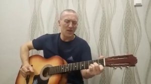 Спускается над озером закат