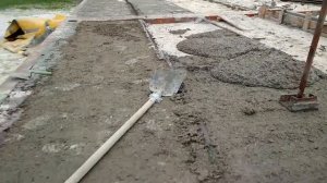 Начало заливки плиты фундамента из стружкобетона.