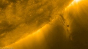 Транзит Меркурия на фоне Солнца. Съёмка с аппарата Solar Orbiter