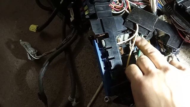 Как снять синие предохранители Toyota Camry ACV40. смотреть онлайн