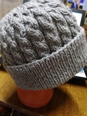 №73 Рассказываю как вязала шапки спицами из Ализе суперлана классик  Шапки с отворотом Узор- косички