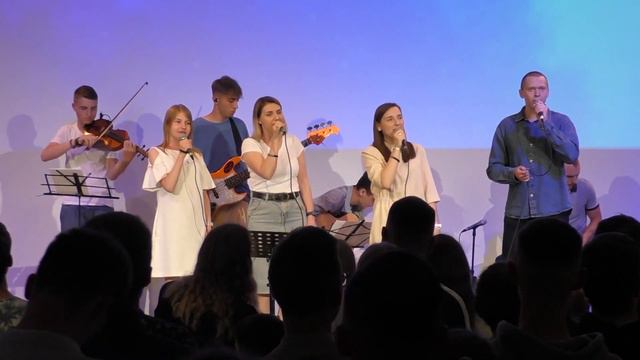 Открытие конференции "Живи не зря 2022" | Прославление, "Благословлю Тебя" "На высотах высот" смотреть онлайн