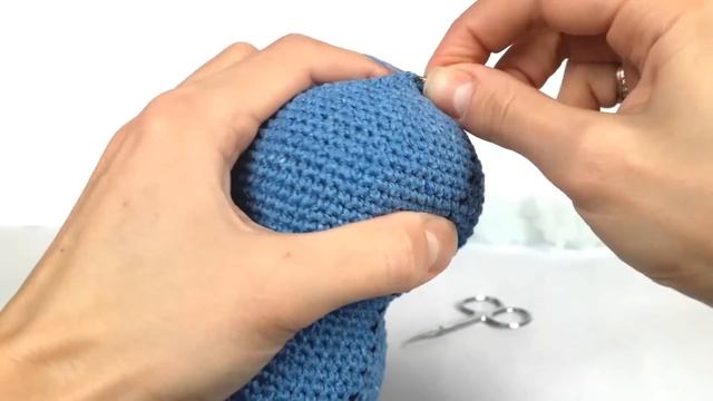 Дракон крючком. Вязаный динозавр. Дракон. Crochet dinosaur. Crochet dragon. (Урок 1 Голова, детали) смотреть онлайн