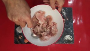 Куриная грудка с сыром луком и картошкой