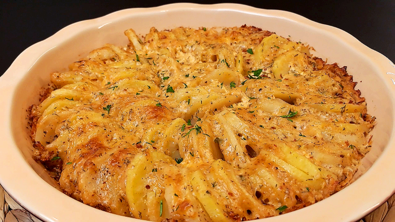 Готовьтесь приготовить самое вкусное картофельное блюдо. Всего несколько простых ингредиентов.
