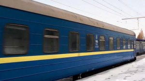 Электропоезда и пассажирский поезд по станции Святошин
