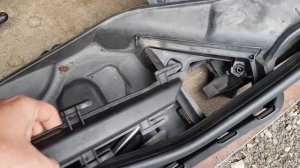 Что хрустит под панелью? Небольшая болячка бмв е60/61