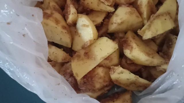 Картофель запеченный в духовке! Очень вкусно!
